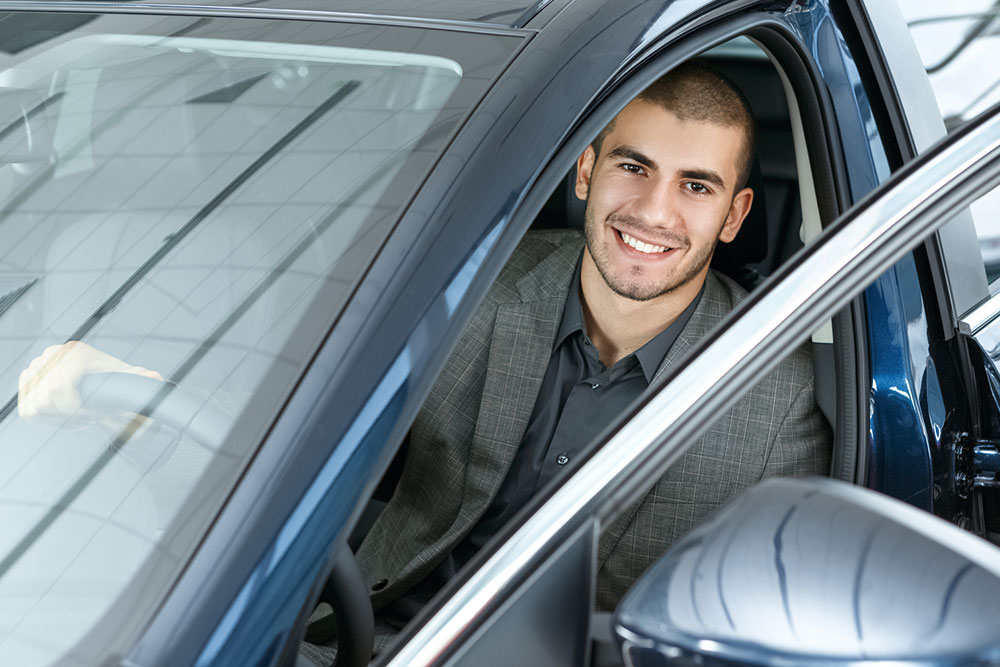 Pros and Cons of Financing vs. Leasing a Vehicle